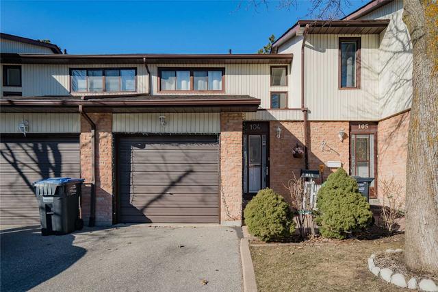 104 - 104 Foster Cres, Townhouse with 3 bedrooms, 3 bathrooms and 2 parking in Brampton ON | Image 1