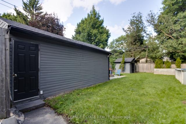 39 St Quentin Ave, House detached with 3 bedrooms, 2 bathrooms and 4 parking in Toronto ON | Image 16