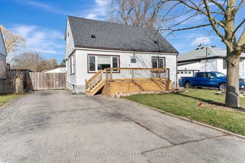 450 East 42nd St, House detached with 3 bedrooms, 2 bathrooms and 3 parking in Hamilton ON | Card Image