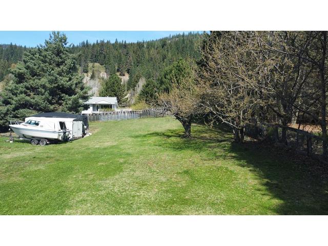 3583 Broadwater Rd, House detached with 3 bedrooms, 3 bathrooms and null parking in Central Kootenay J BC | Image 19