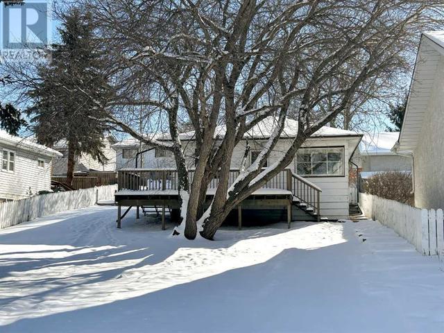 4205 45 Street, House detached with 2 bedrooms, 1 bathrooms and 2 parking in Ponoka AB | Image 2