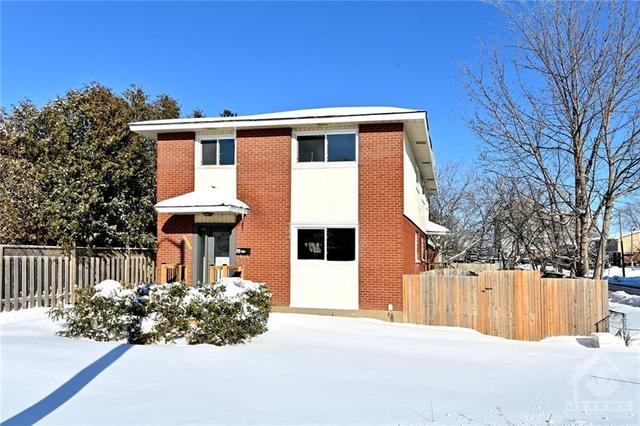 2675 Marie Street, Home with 3 bedrooms, 2 bathrooms and 3 parking in Ottawa ON | Image 3