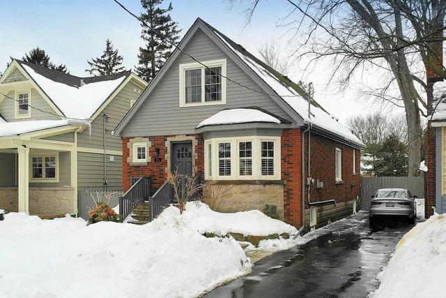 296 Delaware Ave, House detached with 3 bedrooms, 2 bathrooms and 3 parking in Burlington ON | Image 1