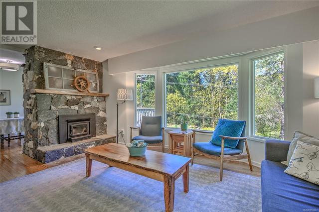 1176 Maple Bay Rd, House detached with 3 bedrooms, 3 bathrooms and 6 parking in North Cowichan BC | Image 9