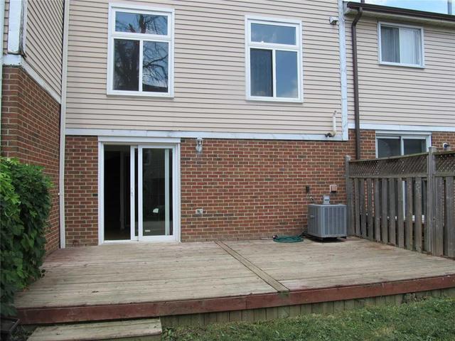 22 Kincaid Crt, House attached with 3 bedrooms, 2 bathrooms and 3 parking in Brampton ON | Image 17