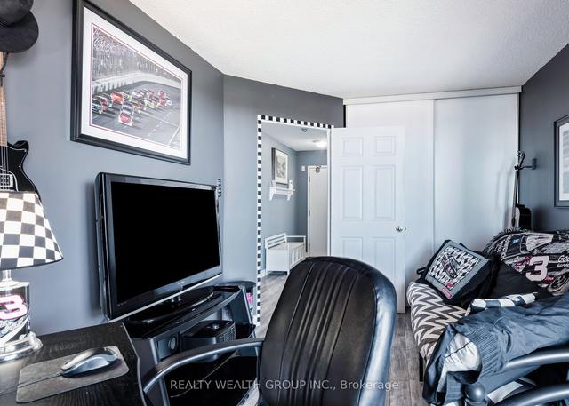 908 - 10 Laurelcrest St, Condo with 2 bedrooms, 1 bathrooms and 2 parking in Brampton ON | Image 7