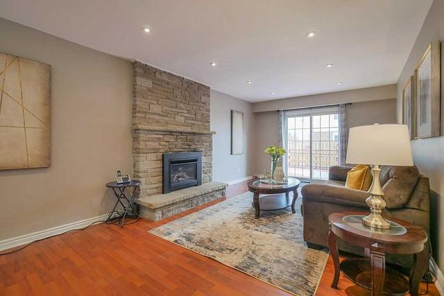 22 Revlis Cres, House semidetached with 4 bedrooms, 3 bathrooms and 3 parking in Toronto ON | Image 6