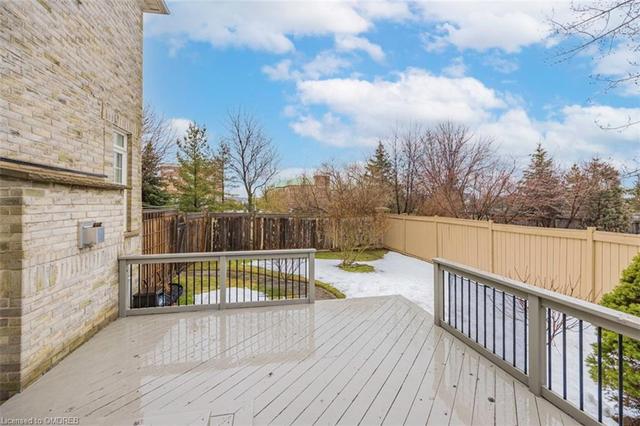th1 - 2295 Rochester Circle, House attached with 3 bedrooms, 2 bathrooms and 7 parking in Oakville ON | Image 24