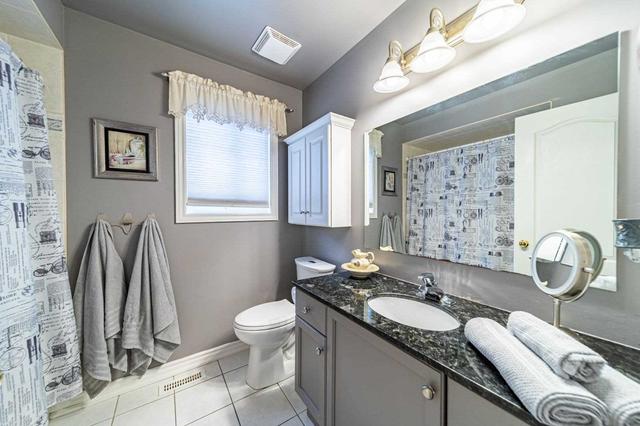 81 White Elm Rd, House detached with 2 bedrooms, 2 bathrooms and 4 parking in Barrie ON | Image 2