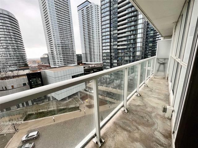1002 - 85 Queens Wharf Rd, Condo with 1 bedrooms, 1 bathrooms and 0 parking in Toronto ON | Image 6