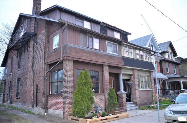 181 Annette St, House semidetached with 6 bedrooms, 3 bathrooms and 6 parking in Toronto ON | Card Image