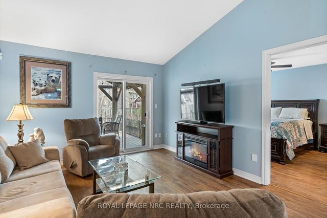 7042 Brittany Crt, House semidetached with 2 bedrooms, 2 bathrooms and 3 parking in Niagara Falls ON | Image 3