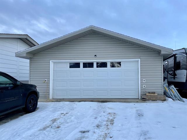 1028 10a Avenue Se, House detached with 2 bedrooms, 1 bathrooms and 7 parking in Slave Lake AB | Image 2