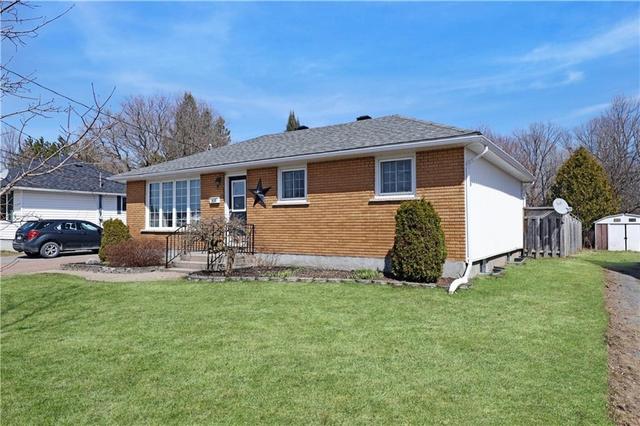 309 Martin Street, House detached with 3 bedrooms, 1 bathrooms and 3 parking in Renfrew ON | Image 3