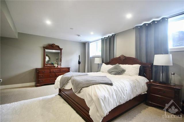 833 Mcmanus Avenue, House detached with 4 bedrooms, 4 bathrooms and 12 parking in Ottawa ON | Image 24