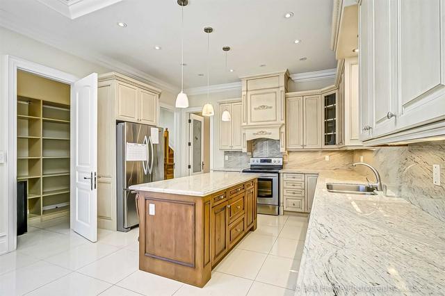 5 Long Hill Dr, House detached with 5 bedrooms, 7 bathrooms and 9 parking in Richmond Hill ON | Image 2