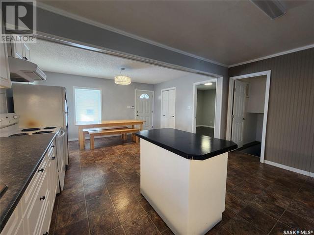 417 6th Avenue W, House detached with 3 bedrooms, 2 bathrooms and null parking in Melville SK | Image 4
