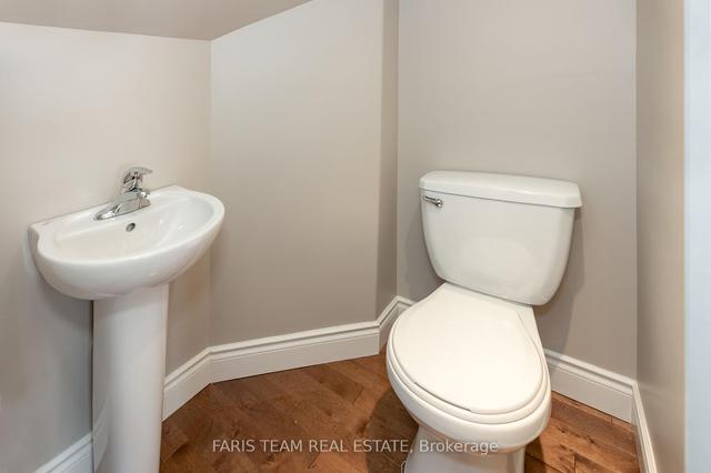 14 Wildflower Crt, House detached with 2 bedrooms, 4 bathrooms and 4 parking in Barrie ON | Image 7