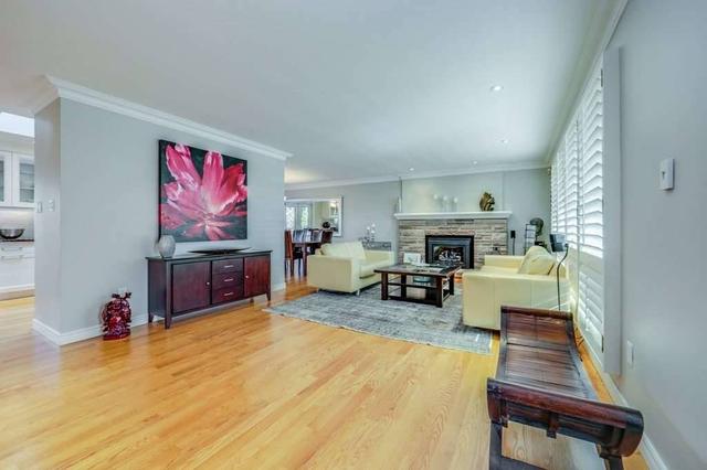 128 Elvaston Dr, House detached with 3 bedrooms, 3 bathrooms and 6 parking in Toronto ON | Image 12