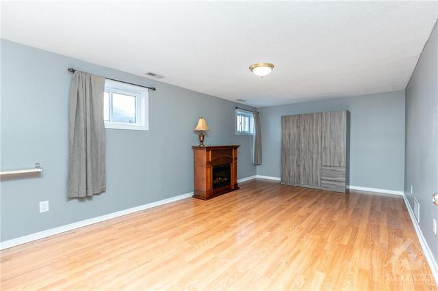 727 Pleasant Park Road, House detached with 4 bedrooms, 2 bathrooms and 4 parking in Ottawa ON | Image 24