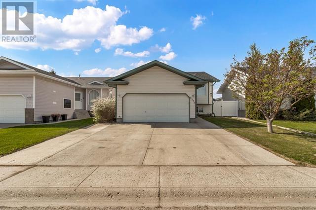 2375 Hatcher Drive Ne, House detached with 4 bedrooms, 3 bathrooms and 4 parking in Medicine Hat AB | Image 2