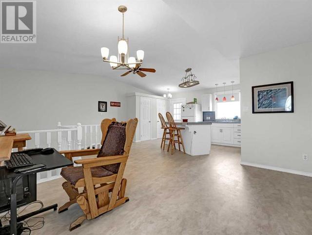 19 Heather Court, House detached with 4 bedrooms, 2 bathrooms and 2 parking in Cypress County AB | Image 4