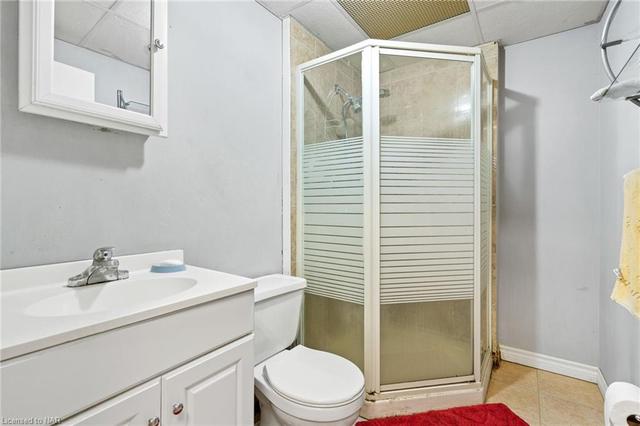 Inlaw suite - bathroom | Image 19