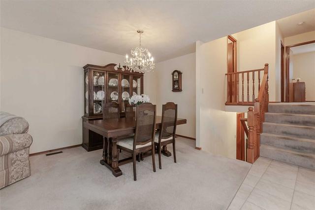 2405 Malcolm Cres, House detached with 3 bedrooms, 2 bathrooms and 3 parking in Burlington ON | Image 5