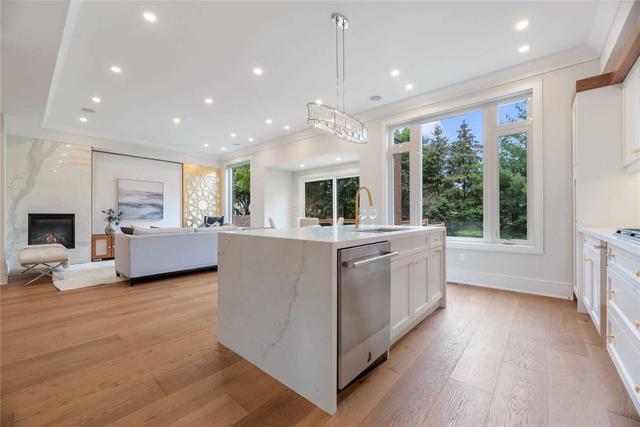 116 Park Home Ave, House detached with 4 bedrooms, 6 bathrooms and 5 parking in Toronto ON | Image 3