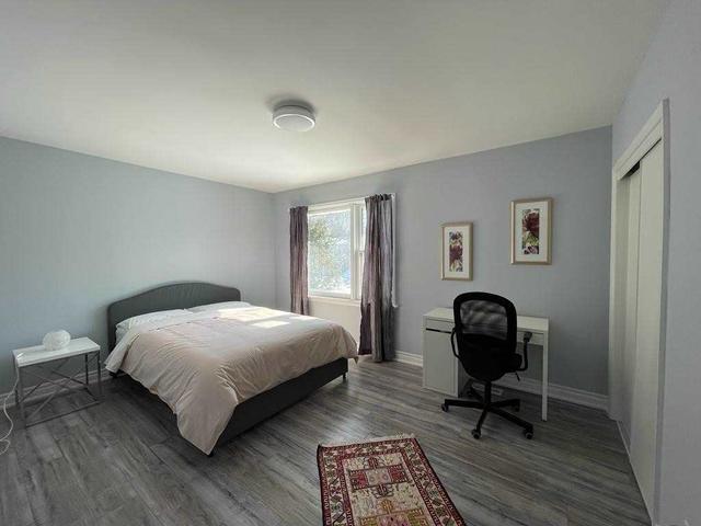 10 Sifton Crt, House detached with 3 bedrooms, 2 bathrooms and 2 parking in Toronto ON | Image 5
