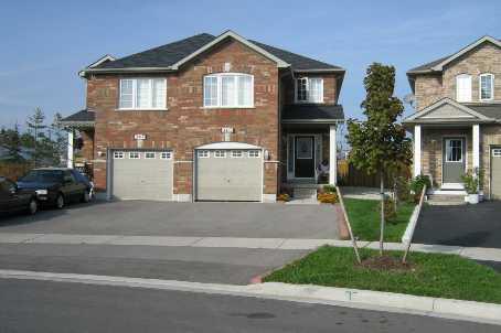365 Oaktree Circ, House semidetached with 4 bedrooms, 3 bathrooms and 2 parking in Mississauga ON | Image 1