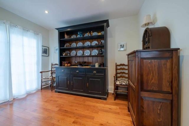 193 Royal York Rd, House detached with 1 bedrooms, 2 bathrooms and 3 parking in Toronto ON | Image 4