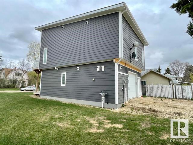 5139 55 Av, House detached with 2 bedrooms, 2 bathrooms and null parking in Viking AB | Image 14
