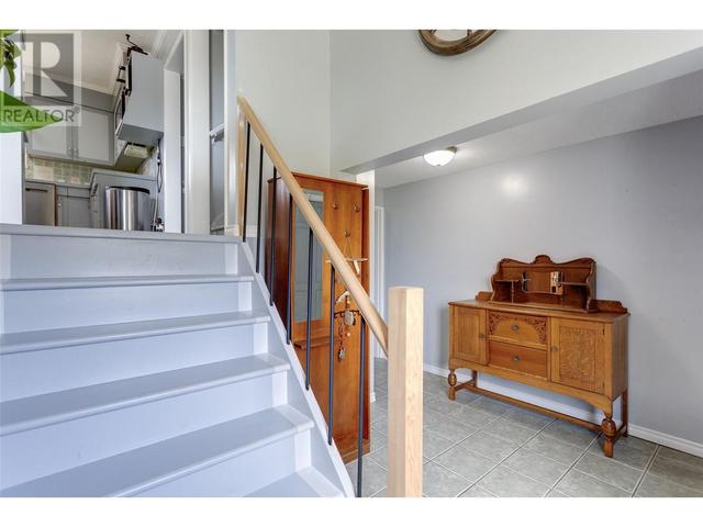 175 Secrest Place, House detached with 4 bedrooms, 1 bathrooms and 1 parking in Penticton BC | Image 4