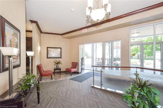 205 - 250 Glenridge Drive, House attached with 3 bedrooms, 2 bathrooms and 1 parking in Waterloo ON | Image 2