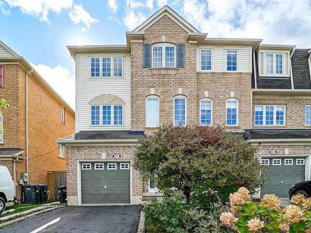 81 Decker Hollow Circ, House attached with 3 bedrooms, 3 bathrooms and 3 parking in Brampton ON | Image 1