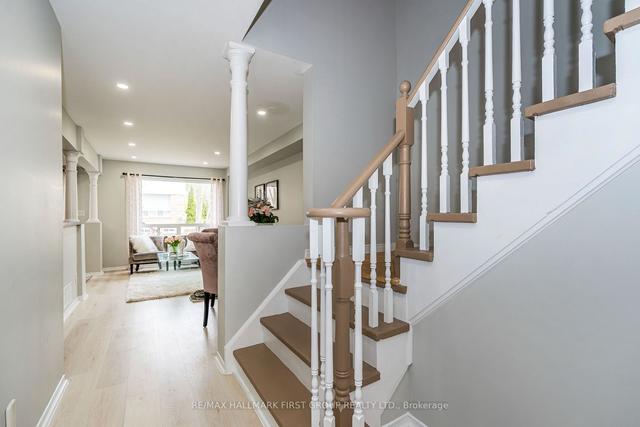 39 Hulley Cres, House detached with 3 bedrooms, 4 bathrooms and 3 parking in Ajax ON | Image 4