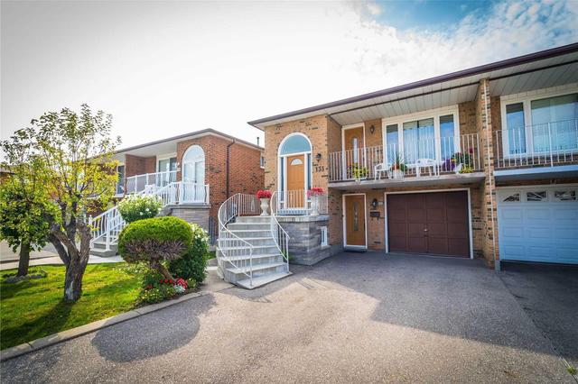 131 Dolores Rd, House semidetached with 3 bedrooms, 2 bathrooms and 3 parking in Toronto ON | Image 1
