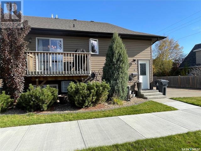 3 - 191 16th Street, House attached with 3 bedrooms, 2 bathrooms and null parking in Battleford SK | Image 3