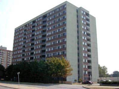 613 - 10 Tapscott Rd, Condo with 1 bedrooms, 1 bathrooms and 1 parking in Toronto ON | Image 1