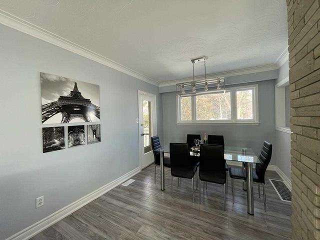 10 Sifton Crt, House detached with 3 bedrooms, 2 bathrooms and 2 parking in Toronto ON | Image 11