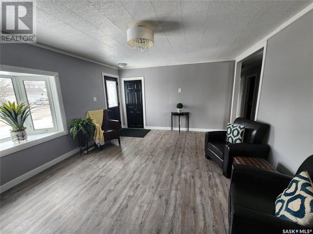 411 Main Street, House detached with 4 bedrooms, 2 bathrooms and null parking in Kipling SK | Image 7