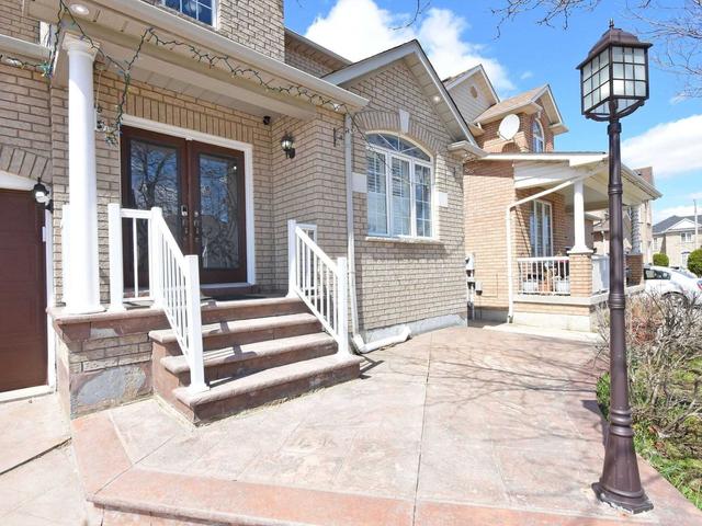 9 Heartleaf Cres, House detached with 4 bedrooms, 5 bathrooms and 6 parking in Brampton ON | Image 12