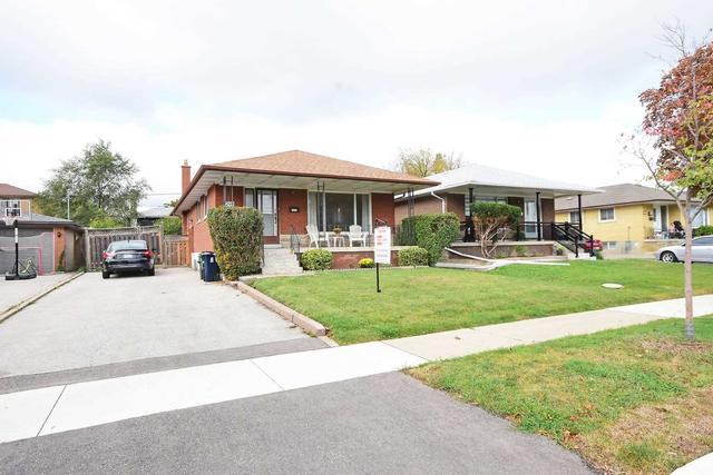 240 Wellesworth Dr, House detached with 3 bedrooms, 2 bathrooms and 3 parking in Toronto ON | Image 23