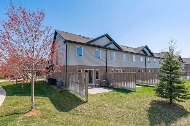 80 Arlington Cres, Townhouse with 3 bedrooms, 3 bathrooms and 2 parking in Guelph ON | Image 15