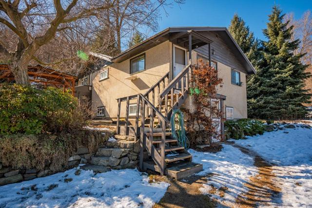228 1st Ave, House detached with 4 bedrooms, 1 bathrooms and 5 parking in Kootenay Boundary B BC | Image 1