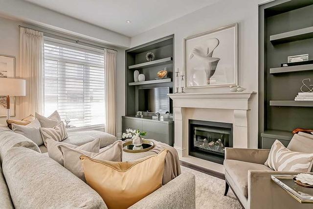 229 Hanover St, House attached with 4 bedrooms, 5 bathrooms and 2 parking in Oakville ON | Image 3
