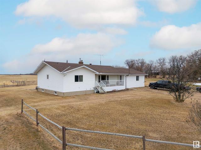 59251 Rge Rd 172, House detached with 4 bedrooms, 2 bathrooms and null parking in Smoky Lake County AB | Image 2