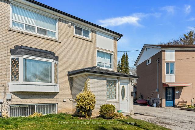 43 Templeton Crt, House semidetached with 3 bedrooms, 2 bathrooms and 2 parking in Toronto ON | Image 12