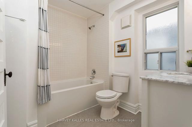 517 Manning Ave, House semidetached with 4 bedrooms, 3 bathrooms and 1.5 parking in Toronto ON | Image 10